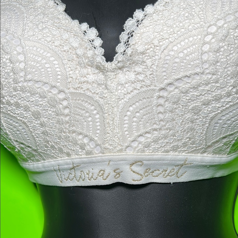 Victoria's Secret White Lace Full-Coverage Bra - Picture 2 of 6